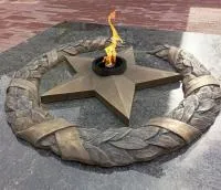Бронзовый венок со звездой вечного огня в Дмитрове (518550)