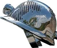 Каска - скульптура абстрактная скульптура из нержавеющей стали на заказ — Дмитров  